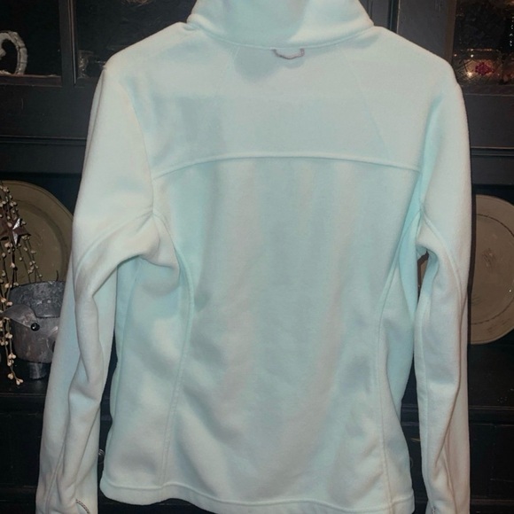 Columbia Women's Light Green Fleece Jacket ( M ) - Picture 8 of 8